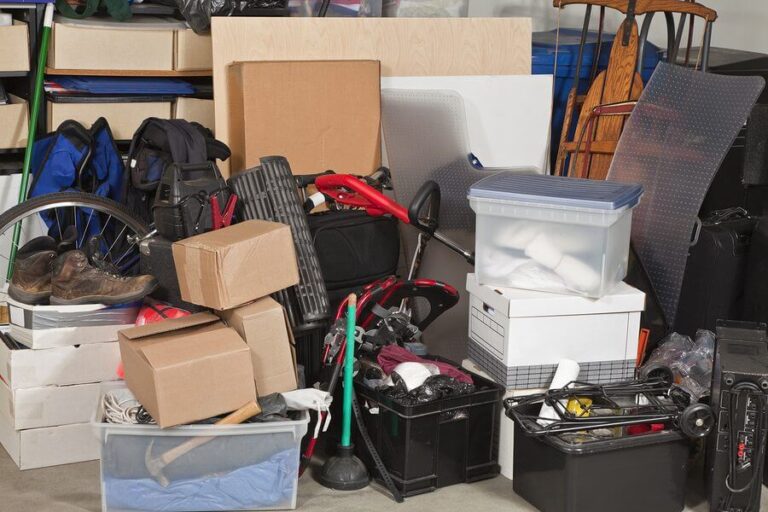 The Benefits of Hiring a Vehicle to Remove Home Clutter